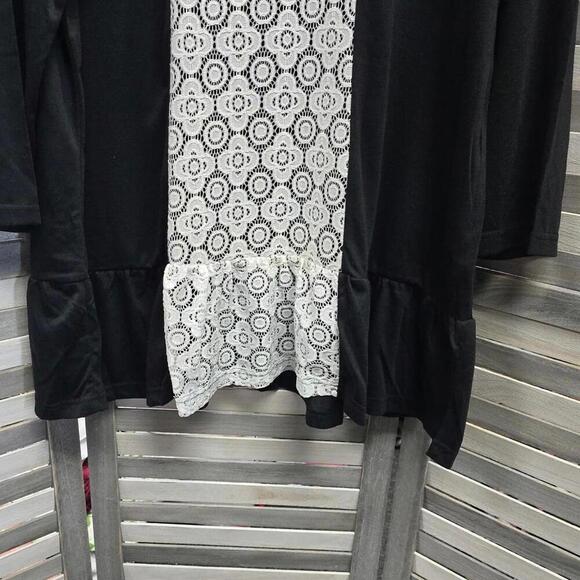 Black and White Lace Contrast Tunic | CW Classics | 3X - Picture 2 of 6